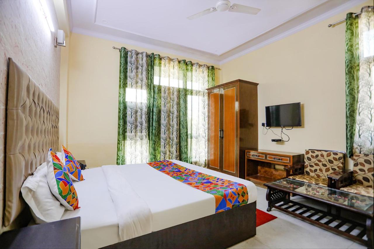 Fabexpress Hm Palace Hotel Noida Kültér fotó